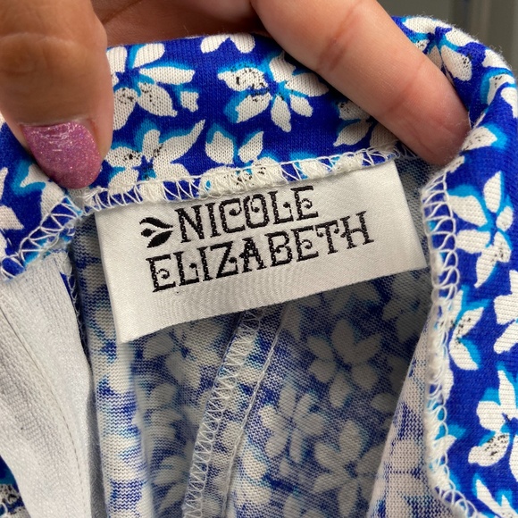 🌵Nicole Elizabeth Blue and White Floral Romper - Picture 3 of 3